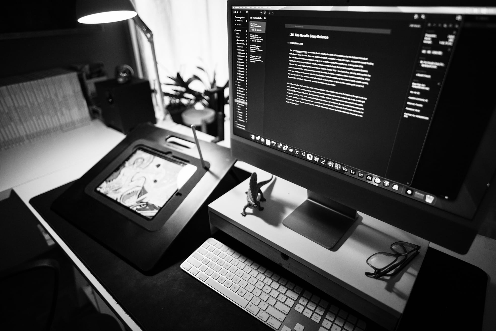 Thomas' desk setup